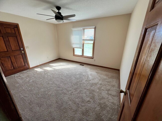 Building Photo - Country Living for Lease