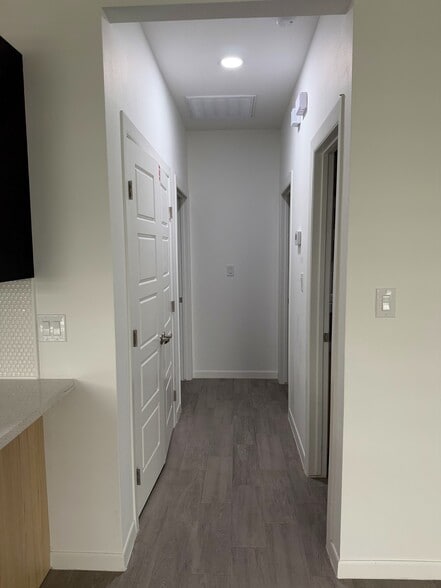 Building Photo - 220 W Campeche Ave