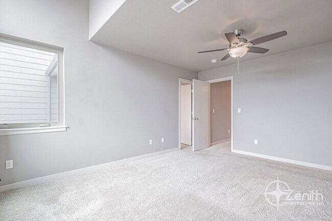 Building Photo - 12323 NE 116th Way