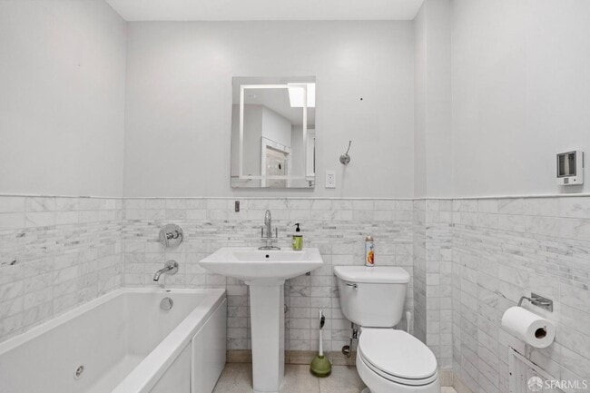 Building Photo - 112 Baden St