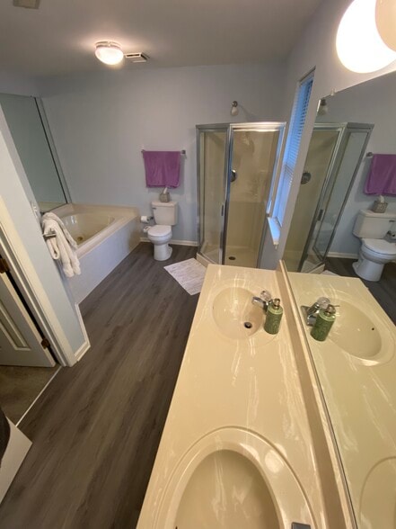 Building Photo - 324 River Forest Rd