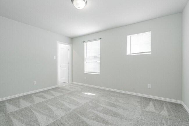 Building Photo - Spacious 3-bedroom, 2.5-bathroom home with...