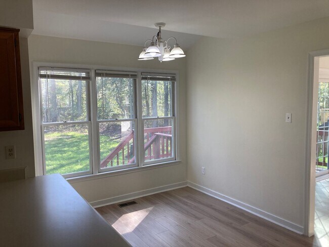 Building Photo - Lovely Four Bed Two and Half Bath Home in ...