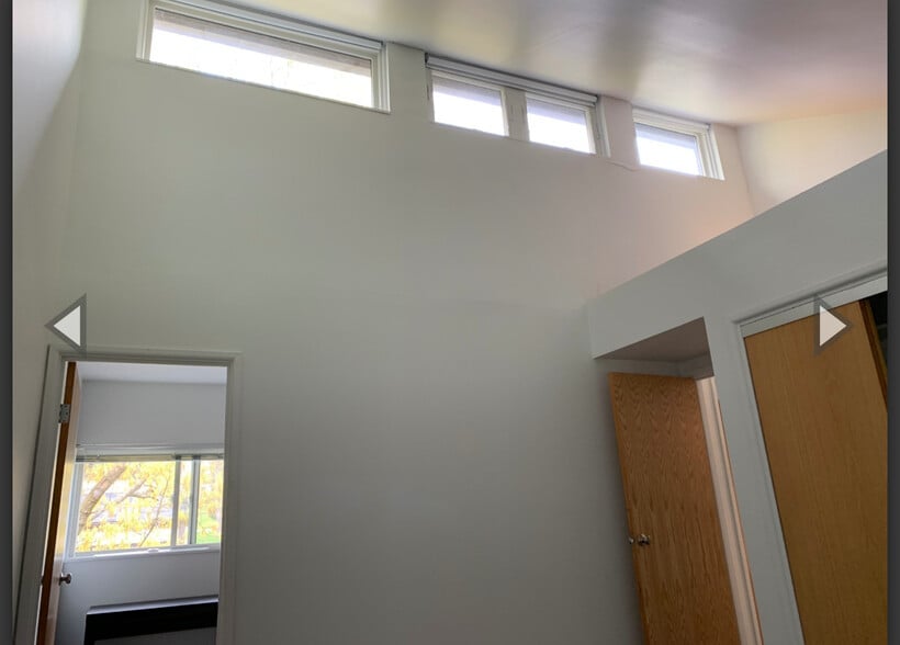 Building Photo - 1051 Danby Rd