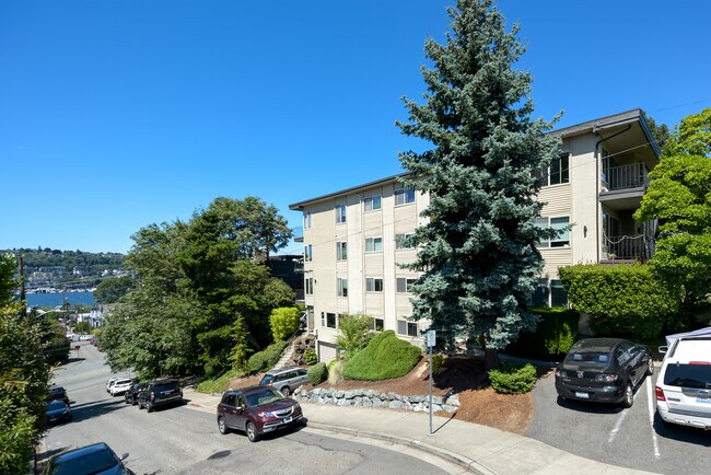 Corner location with convenient access to SLU and Downtown Seattle - 2003 Franklin Ave E