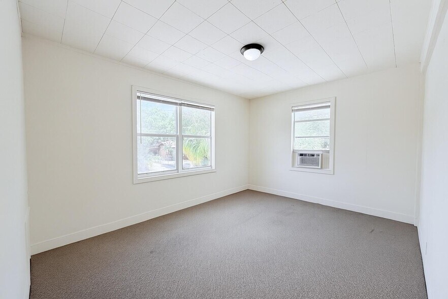 Building Photo - 605 33rd St