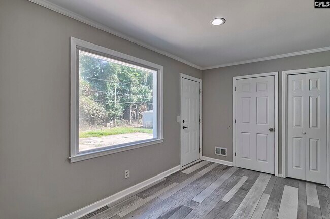 Building Photo - 113 Lyndhurst Rd