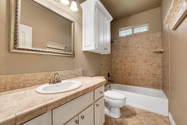 Building Photo - Amazing Home in Desirable Location