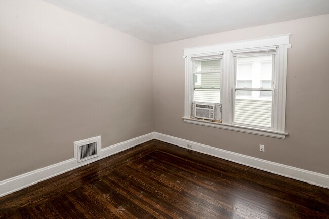 Building Photo - 1537 Burdette Ct