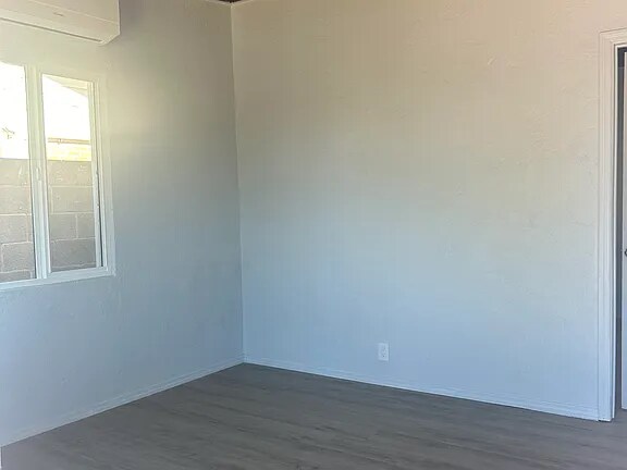 Building Photo - 133 W Birdman Dr