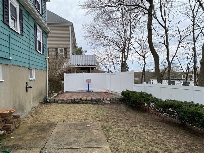 Building Photo - 11 Woodbury St