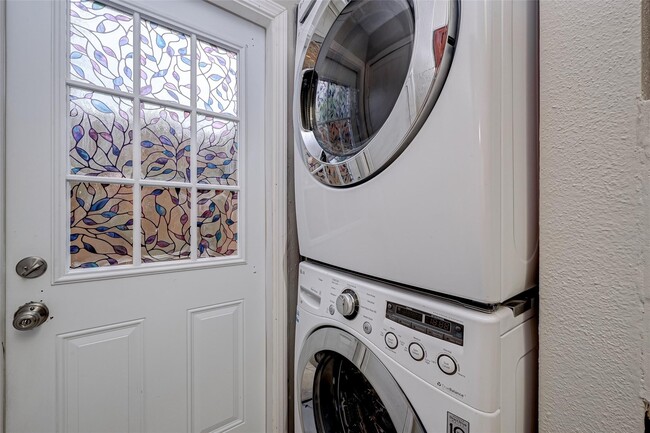 Building Photo - 10615 Briar Forest Dr