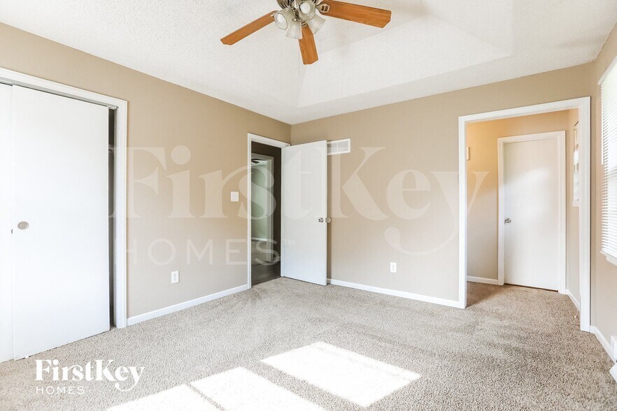 Building Photo - 2921 SW Moore St