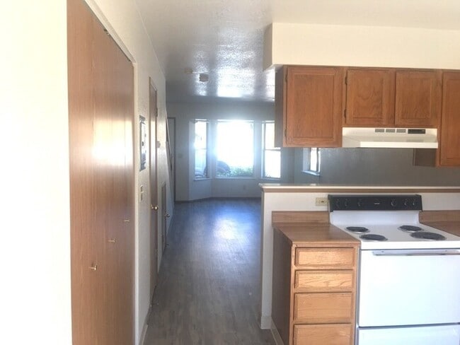 Building Photo - Reno Townhouse - Laundry Room in Unit/Gara...