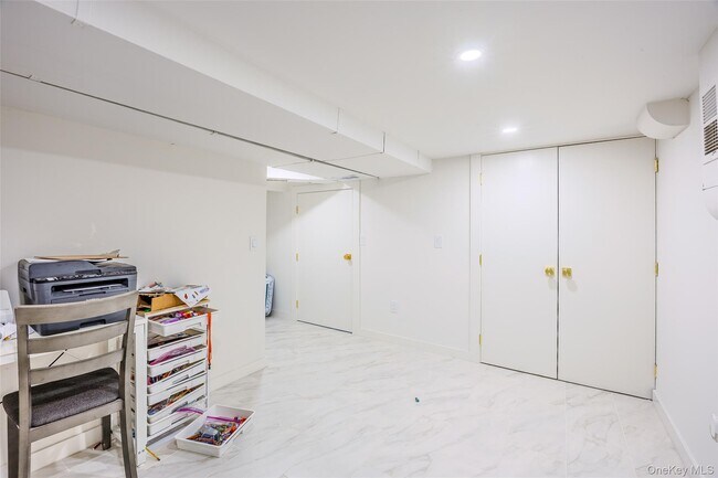 Building Photo - 23 Geoffrey Ln