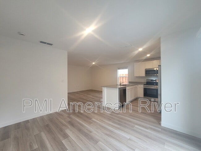 Building Photo - 7433 Penfield Dr