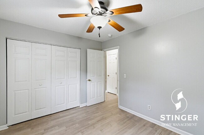 Building Photo - 12 Robin Way