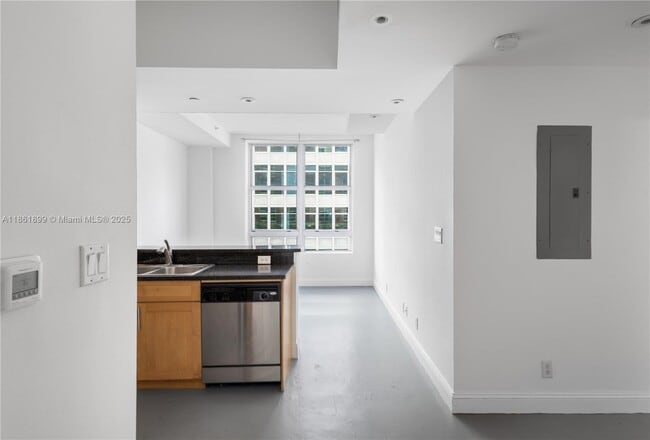Building Photo - 111 E Flagler St