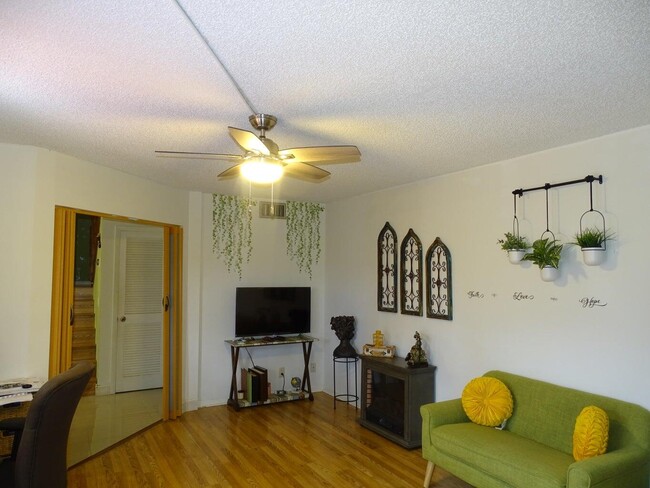 Building Photo - 2164 White Pine Cir