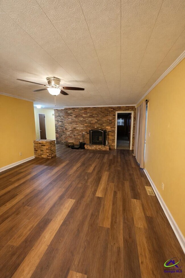 Building Photo - 316 Julianne St