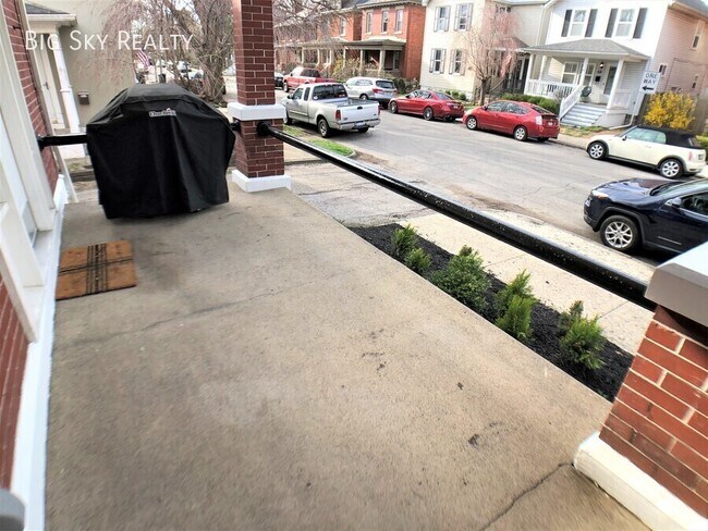 Building Photo - 71 E Gates St