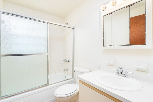 Building Photo - 3 Bedroom Home in Port Orange