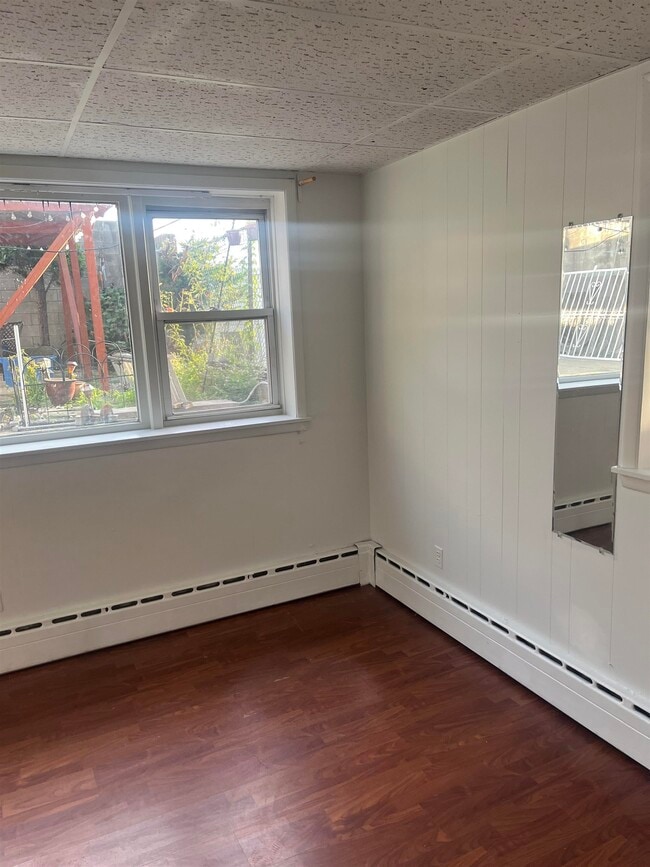 Building Photo - 1211 Hillside Pl