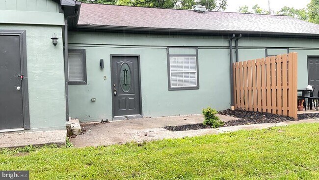 Primary Photo - 115 Old Bridge Rd