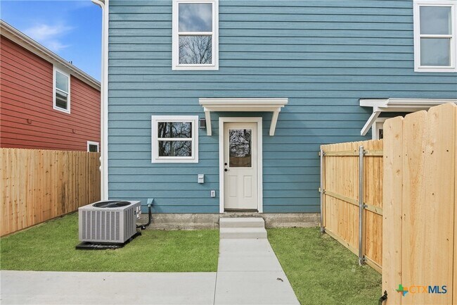 Building Photo - 909 Martin Luther King Jr Ln