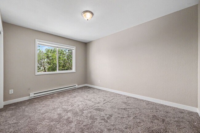 Building Photo - FOR RENT! Beautifully Remodeled 2 Bed/1 Bath Unit – Don’t Miss Out!