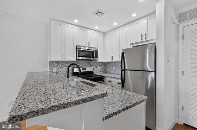 Building Photo - 704 N 18th St