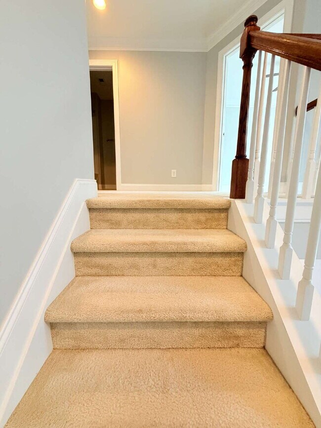 Building Photo - "Stylish 3-Bedroom Townhouse Featuring Granite Countertops & Cozy Fireplace in Winston-Salem"