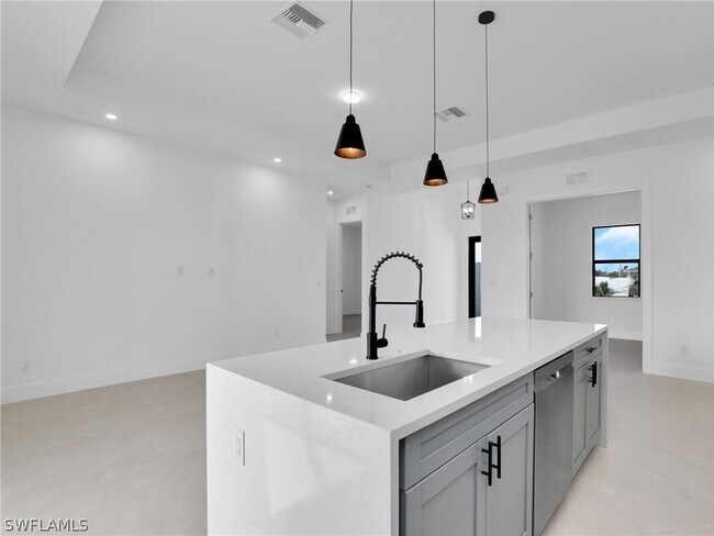 Building Photo - 125 NW 24th Ave