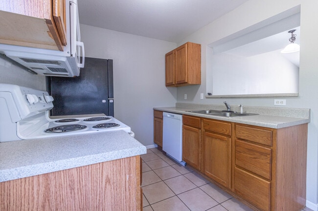 Building Photo - 1507 Raleigh Dr