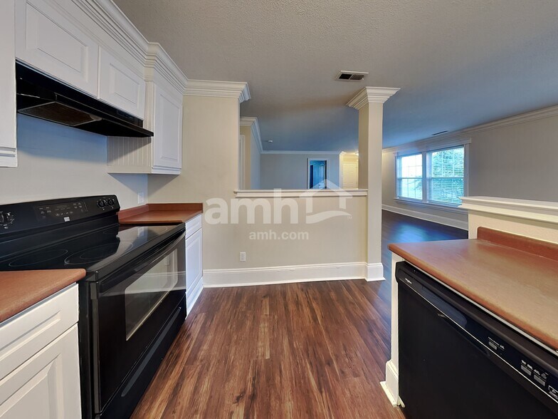 Building Photo - 12925 Old Glory Dr