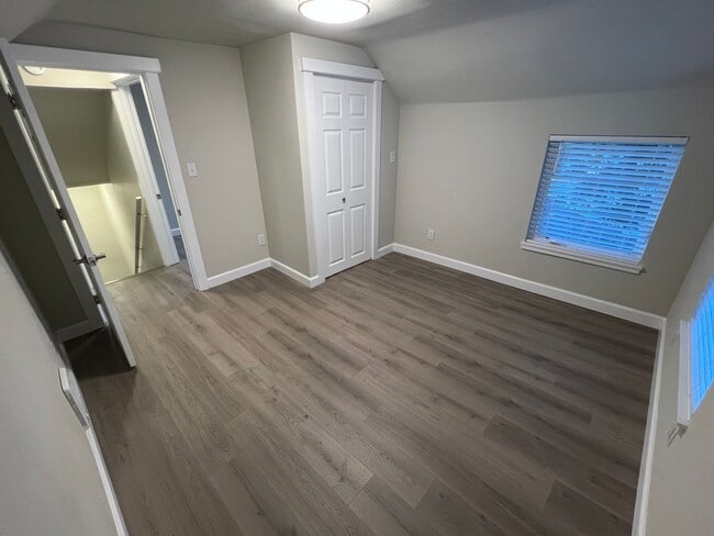 Building Photo - NEWLY REMODELED! 3+ bed, 1.5 bath, a/c, d/w, lots of off street parking!