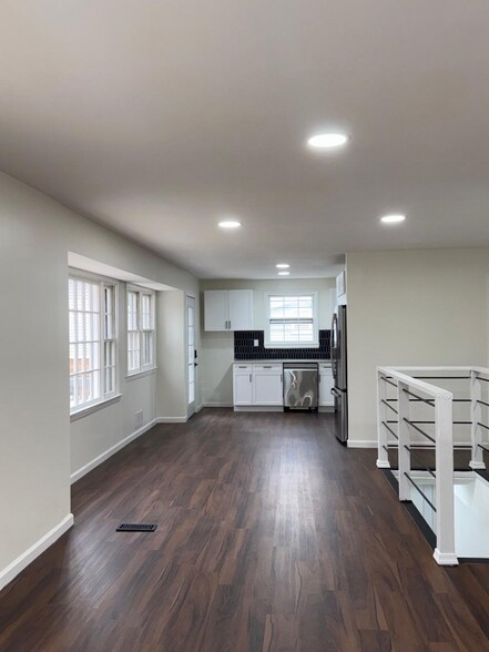 Building Photo - 320 University Blvd E