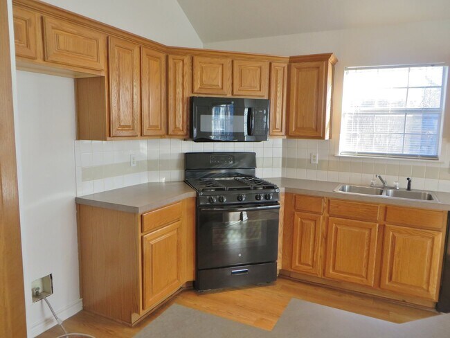 Building Photo - 3 Bedroom 2 Bathroom Parkview Estates Home