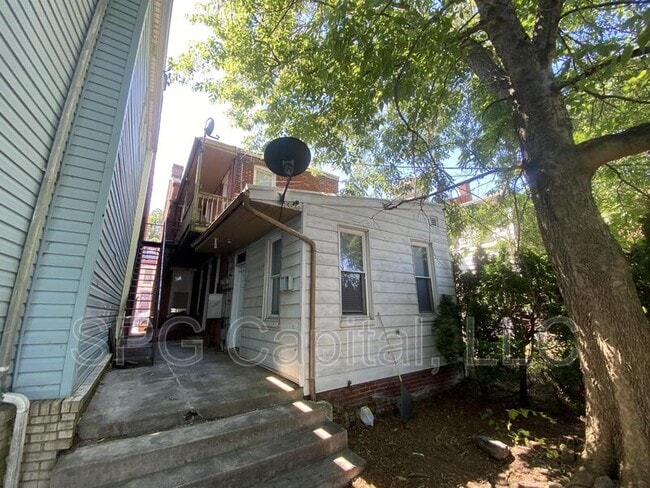 Building Photo - 839 E Market St