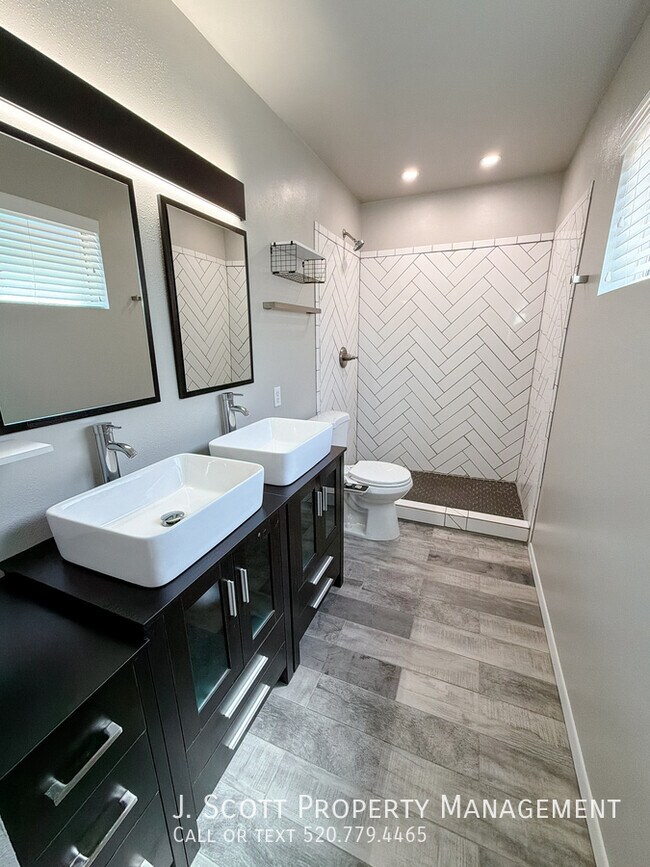 Building Photo - 3914 E Becker Ln