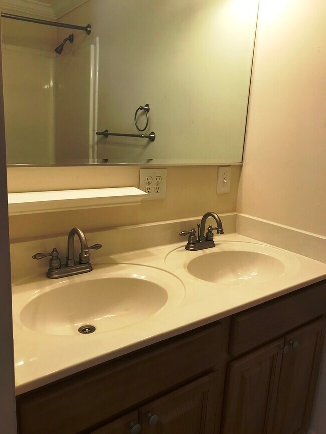 Building Photo - 103 Pickens St