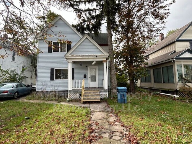 Building Photo - 1143 W 9th St