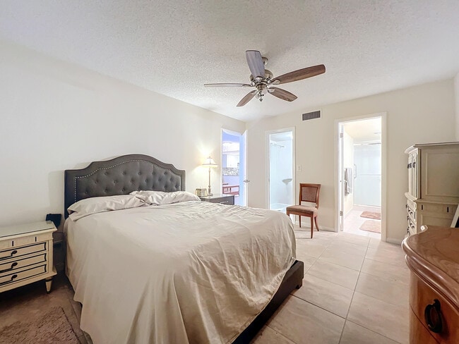 Building Photo - 4545 Luxemburg Ct