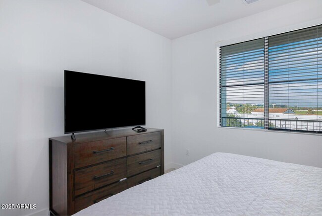 Building Photo - 2511 W Queen Creek Rd