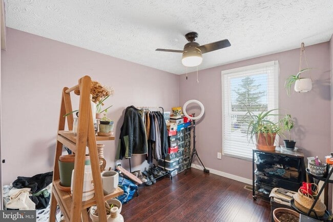 Building Photo - 117 Village Way