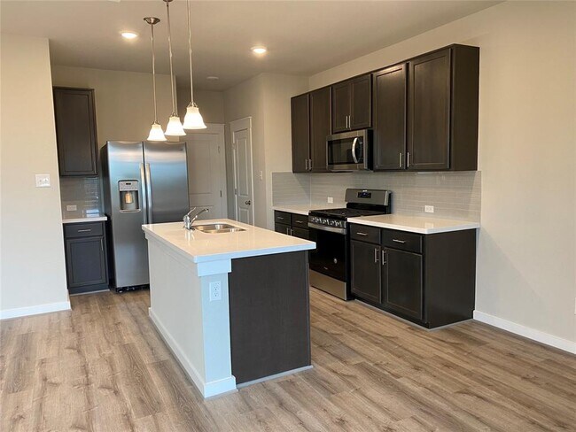 Building Photo - 17402 Bay Skipper Dr