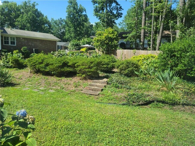 Building Photo - 2520 Riverglenn Cir