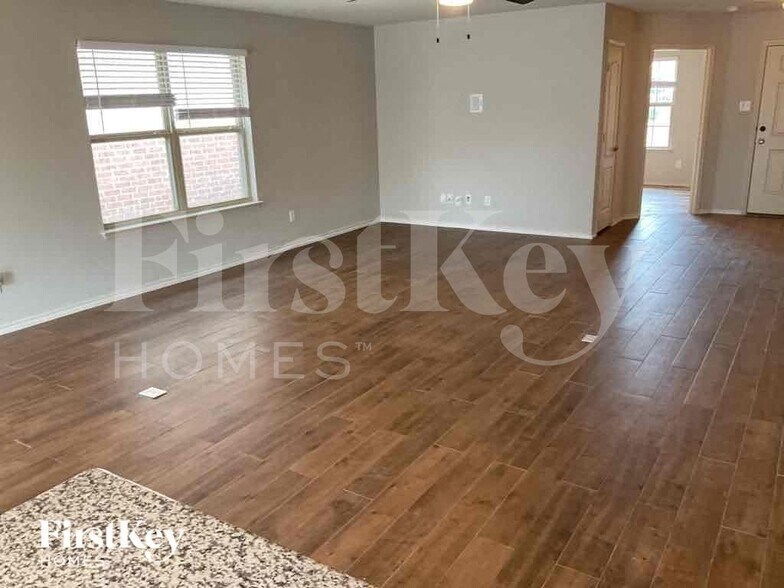 Building Photo - 7513 Captain Ln