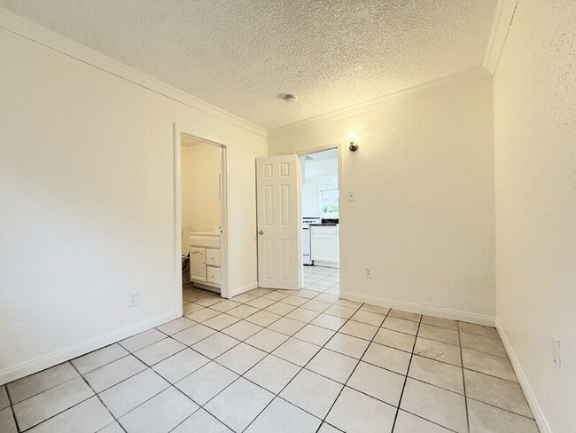 Building Photo - 14041 Orizaba Ave