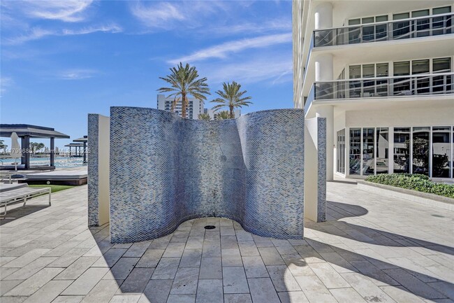 Building Photo - 1830 S Ocean Dr